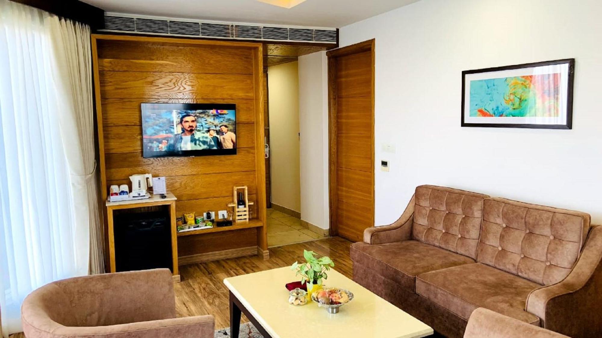 Hotel Jk Clarks Exotica Dalhousie Esterno foto
